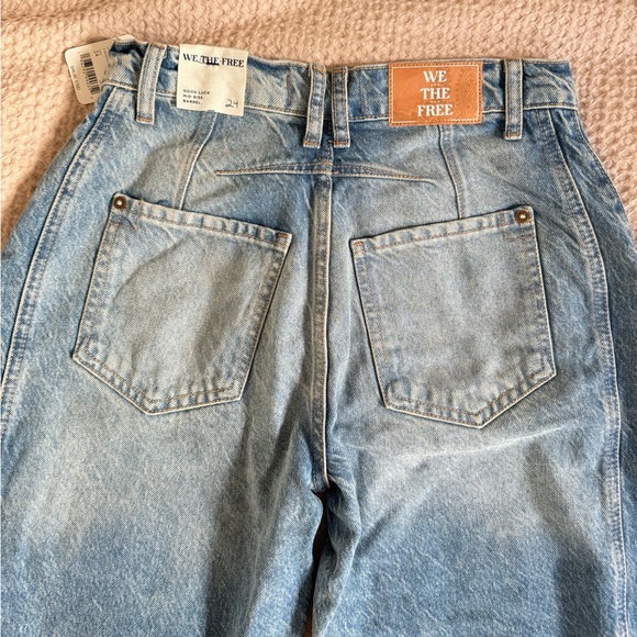 We The Free Good Luck Mid-Rise Barrel Jeans EUC - Picture 11 of 11